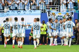 Jogadores da Argentina comemoram contra Cabo Verde