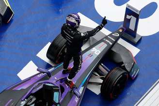 Pascal Wehrlein celebra vitória em Xangai
