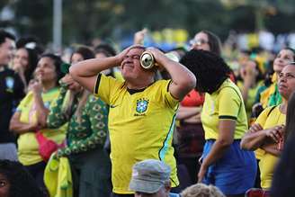 'Cadê o sangue nos olhos?', 'Vergonha': eliminação do Brasil na Copa rende críticas e memes nas redes