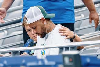 Neymar é consolado por Davi Lucca