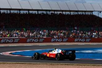Lewis Hamilton volta ao pódio em Silverstone