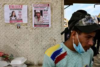 Familiares procuram por desaparecidos após terremotos de 24 de junho na Venezuela