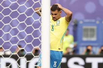 Bruno Guimarães lamenta após Brasil ser eliminado da Copa do Mundo