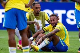 Neymar lamenta chorando a derrota ao final da partida contra a Noruega no estádio MetLife Stadium pela Copa Do Mundo 2026.