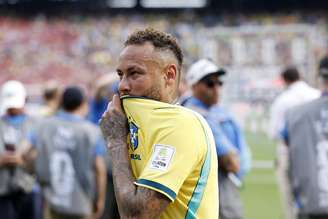 Neymar chora após a eliminação do Brasil