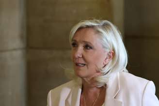 Marine Le Pen chega ao Tribunal de Apelação de Paris para ouvir sentença