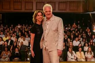 Fernanda Torres comenta corrida ao Oscar de sua mãe no 'Conversa com Bial'.