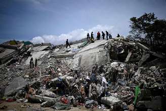 Quase 300 corpos em La Guaira seguem sem identificação após terremotos