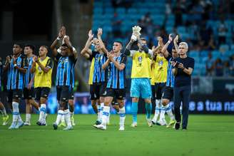 Elenco do Grêmio reunido. 