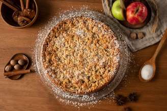 Torta de maçã com farofinha.
