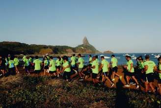 Fernando de Noronha foi um dos cenários percorridos pela Olympikus durante a jornada retratada no documentário “Brasil, País do Corre (Foto: Fractal)