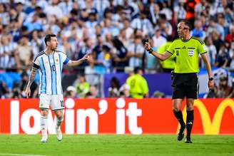 Messi pediu respeito à árbitro João Pinheiro