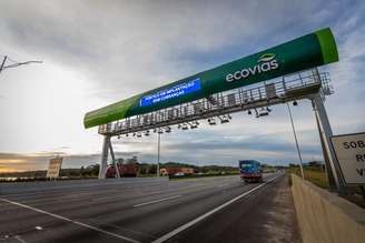 Cobrança começará em 1º de agosto no km 33 da Via Anchieta e no km 29 da Rodovia dos Imigrantes, nos dois sentidos.