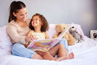 Ao ler um livro infantil, a criança se conecta pela imagem, pela sonoridade e também pelo afeto