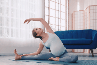 Práticas integrativas, como o yoga, podem promover mais bem-estar físico e emocional antes, durante e após a gestação