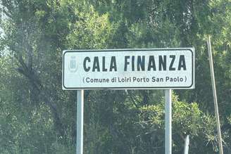 Projeto em Cala Finanza tem sido alvo de protestos de ambientalistas