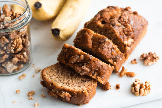 Bolo proteico de banana com nozes