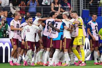 Seleção da Espanha celebra gol de Pedro Porro sobre a França, nesta terça-feira, 14, pela semifinal da Copa do Mundo