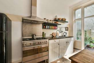 Uma cozinha organizada ativa as energias ligadas às finanças: para o feng shui, esse cômodo representa a abundância