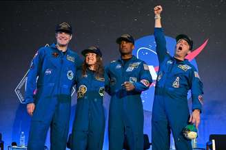 Astronautas da missão Artemis 2 em Houston, no Texas