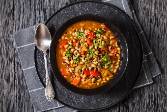 Sopa de feijão-fradinho com legumes