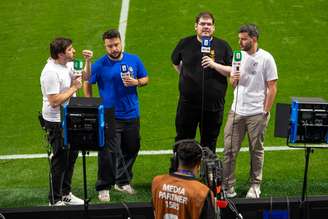 Cazé TV em campo após semifinal da Copa