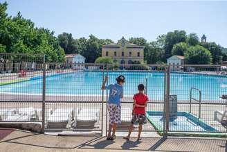 Menores de 12 anos precisam ser supervisionados pelos responsáveis em espaços com piscinas