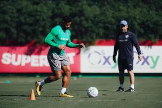Hulk treinando no Fluminense (FOTO: LUCAS MERÇON / FLUMINENSE F.C.)