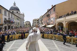Leão XIV celebrou Angelus em Castel Gandolfo, na Itália