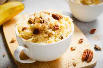 Bolo de caneca proteico de banana com nozes