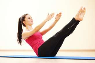 Exercícios de Pilates podem ser feitos em casa e ajudam a fortalecer o core