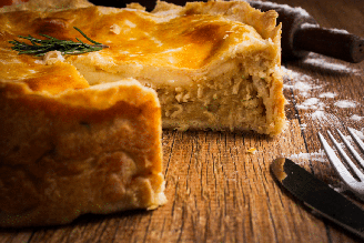 Torta proteica com frango cremoso para o lanche da tarde