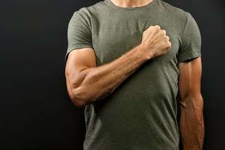 O nível de testosterona de uma pessoa não determina sua masculinidade nem sua capacidade de lutar. wilpunt/iStock via Getty Images Plus