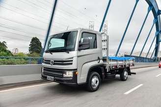 O VW Delivery Express é fabricado em Resende (RJ) e usa motor FPT diesel de 3.0 litros.