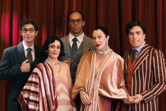 Claudia Raia junto com grande elenco de 'Tarsila'
