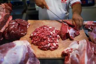 Decisão da China elevou em 55% a alíquota sobre as exportações de carne bovina brasileira que excederem a cota anual pré-estabelecida.