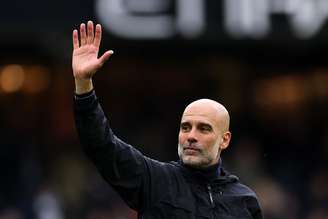 Pep Guardiola durante uma partida do Manchester City 