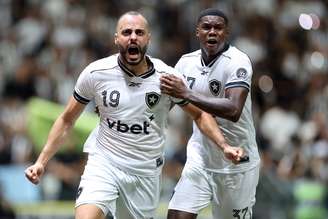 Artilheiro do Botafogo, Arthur Cabral está de volta ao time –