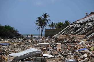 Ao menos 190 imóveis desabaram por completo durante terremotos, diz governo