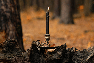 A crença popular de que a vela preta está ligada a energias negativas não corresponde ao seu simbolismo em diversas tradições espiritualistas, esotéricas e religiosas