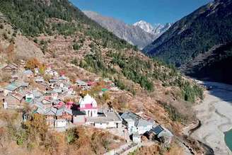 Uma situação extrema vivida por crianças em vilarejos montanhosos do distrito de Pithoragarh, em Uttarakhand, no norte da Índia, tem chamado a atenção do mundo todo.