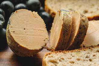 Proibição do "foie gras", o fígado gordo de gansos e patos, é tanto para as mercadorias comercializadas in natura quanto para os enlatados
