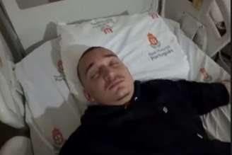 João Gomes em cama de hospital