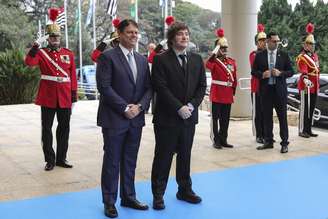 Tarcísio estendeu tapete azul para receber Milei no Palácio dos Bandeirantes