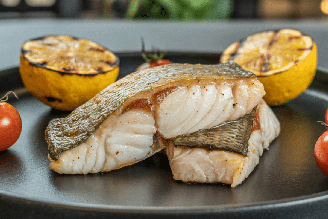 Bacalhau assado com limão grelhado