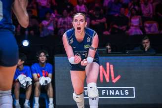 Julia Bergmann comemora ponto na semifinal da VNL