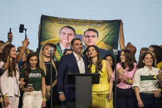 Convenção para candidatura de Flávio tem foco ‘em nosso líder’ Bolsonaro e críticas a Moraes