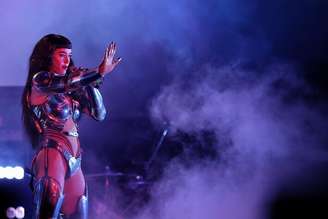 Katy Perry durante show no festival The Town, em São Paulo, em setembro de 2025. Cantora criticou o governo Donald Trump por usar sua música 'Firework' em vídeo do exército dos EUA em guerra.