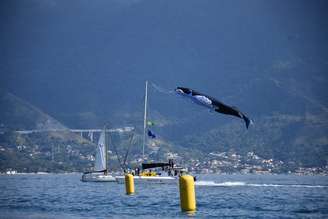 Baleia inflável é destaque em vela durante desfile na 53ª Semana Internacional de Vela de Ilhabela (SIVI) - (