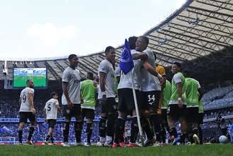 Jogadores do Botafogo comemorando o gol de Justino na vitória sobre o Cruzeiro no Mineirão 